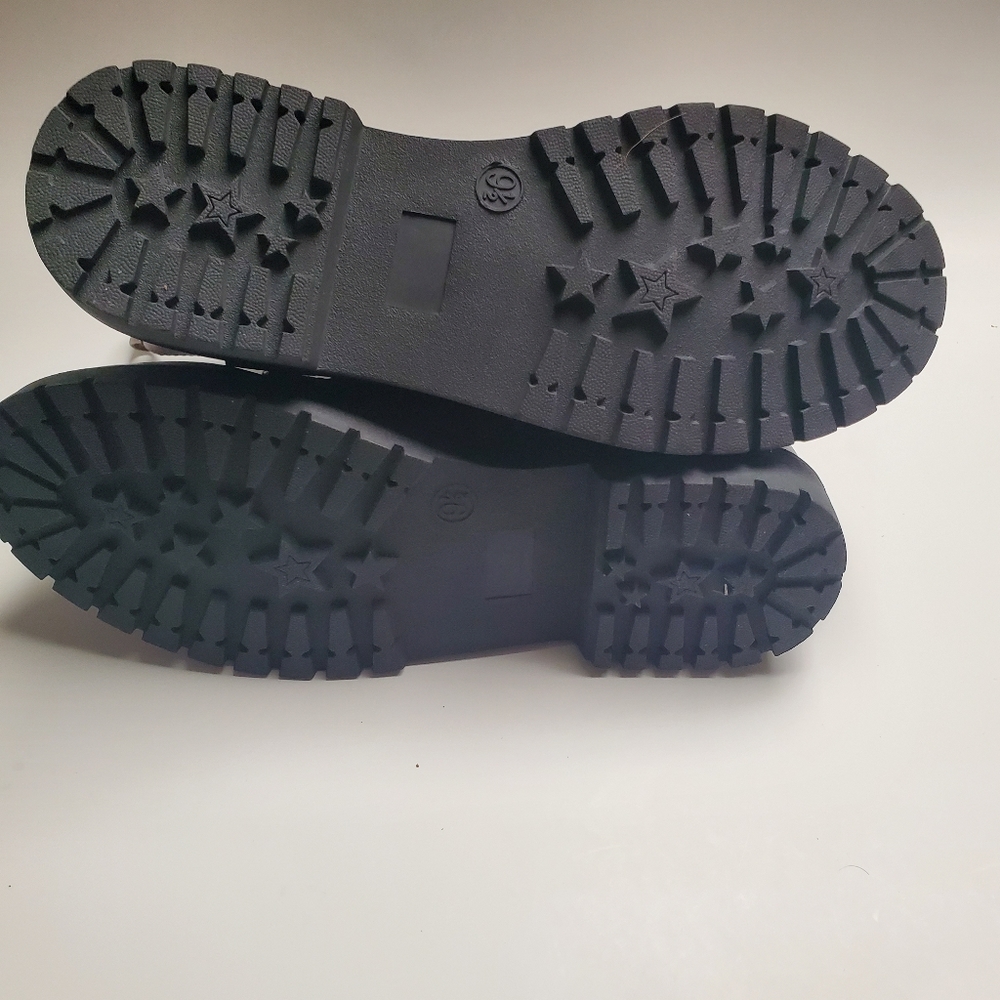 Boot - Picture 6 of 6